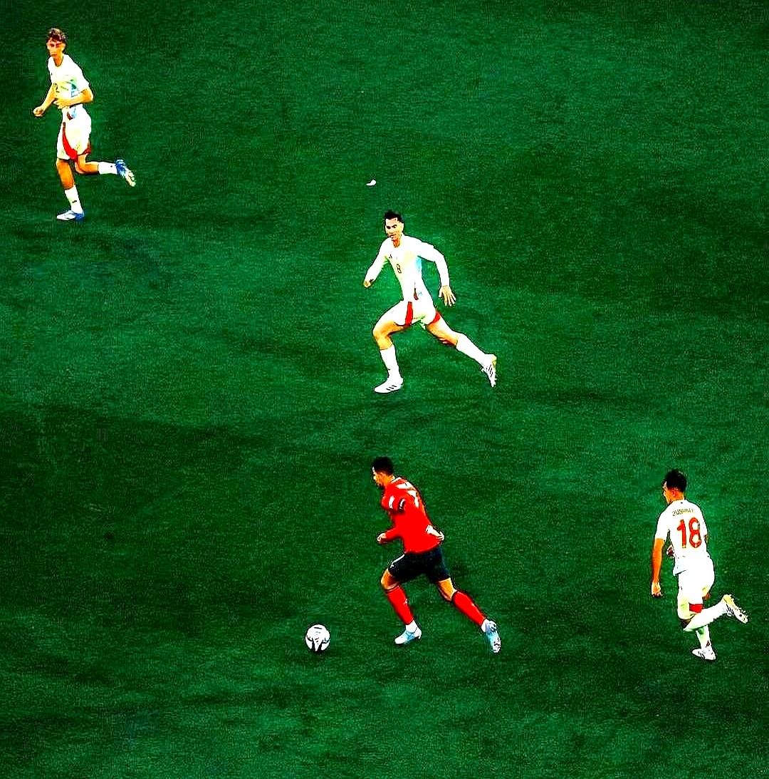 爱游戏在线-球星爆发！田径赛场再现神级操作