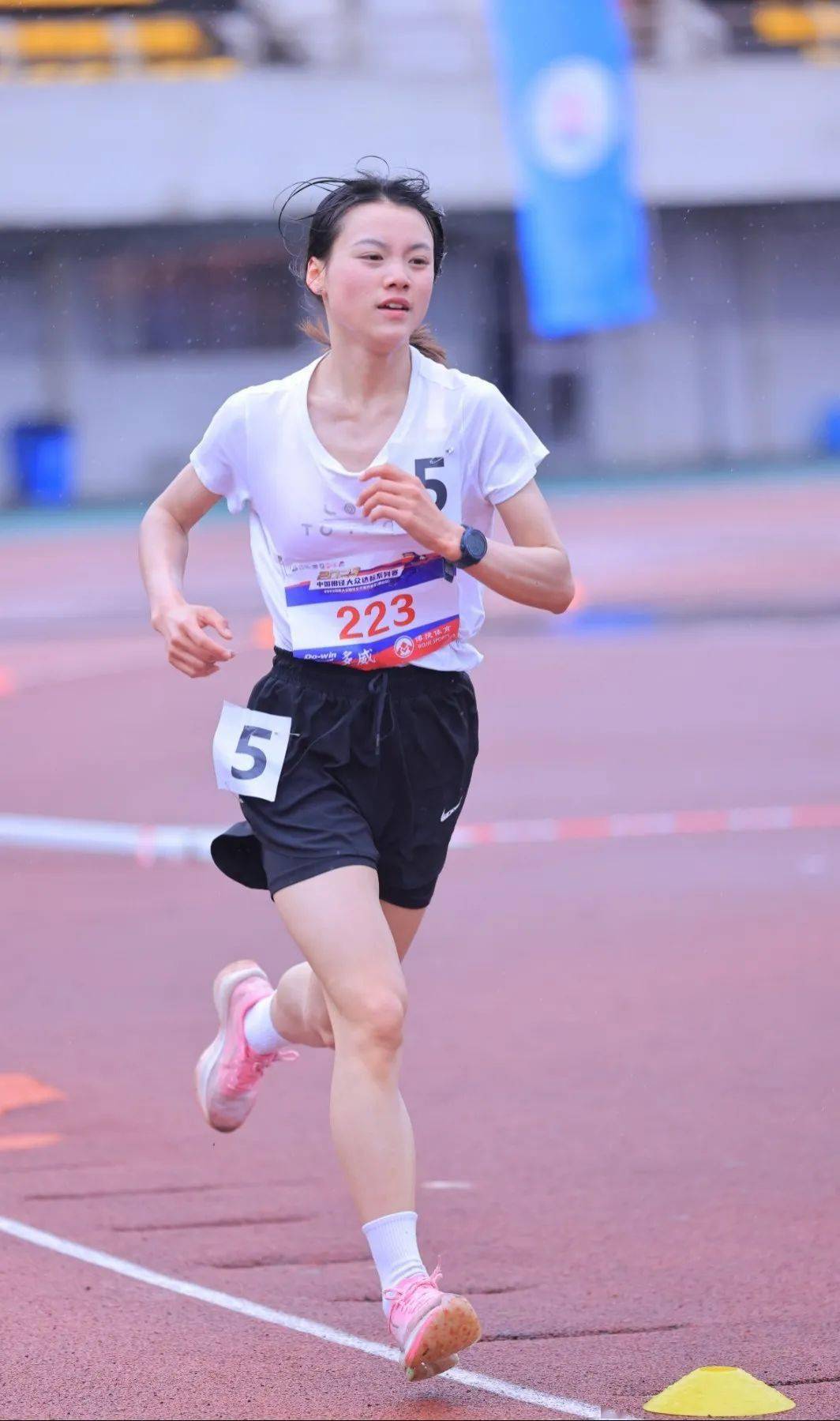 爱游戏在线-包含冷静与激情交织！田径完美收官的词条