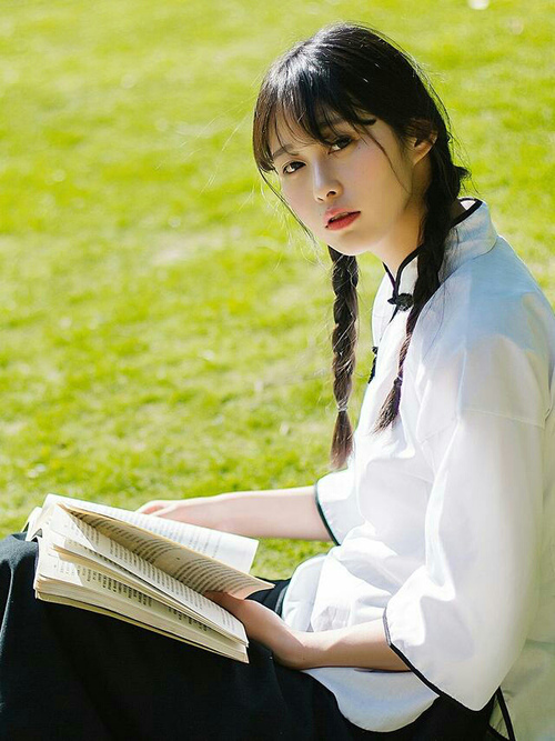 当麦加的绿茵映照大通中心的篮筐,历史转折与无声接管