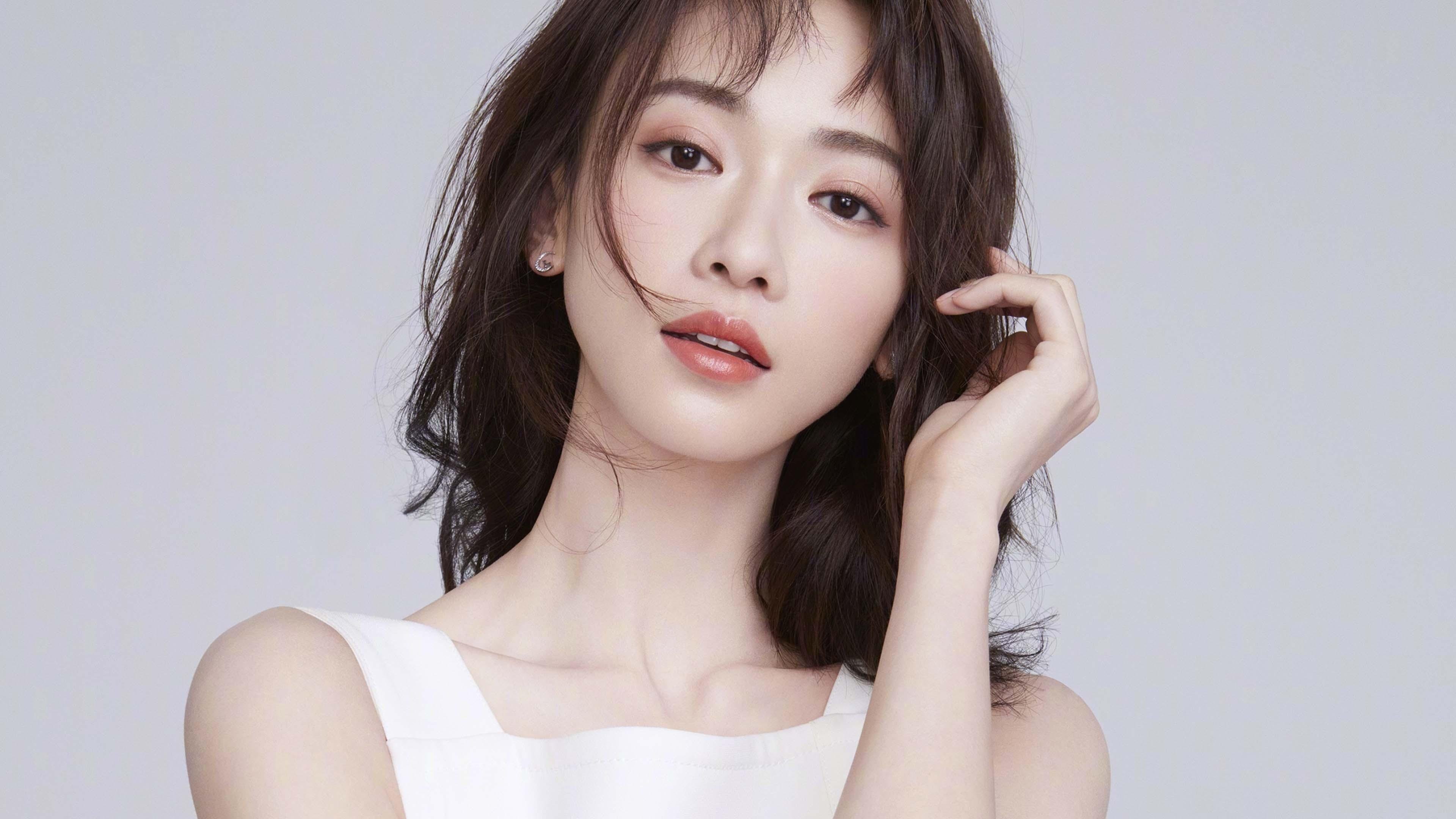 双轨叙事，当快船用齿轮战术强压76人时，约基奇在世界排名的暗战中悄然接管比赛