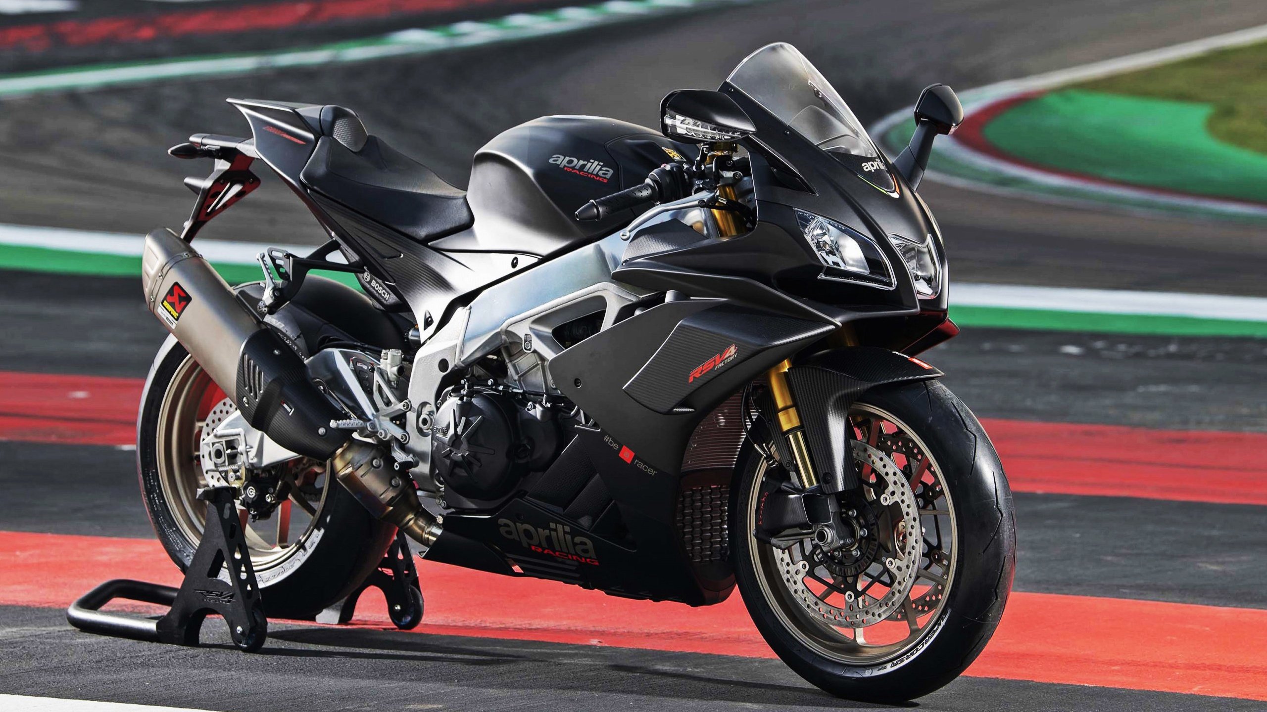 绿茵与硬木的交响,欧冠淘汰赛的生死博弈与森林狼逆境突围的竞技共鸣