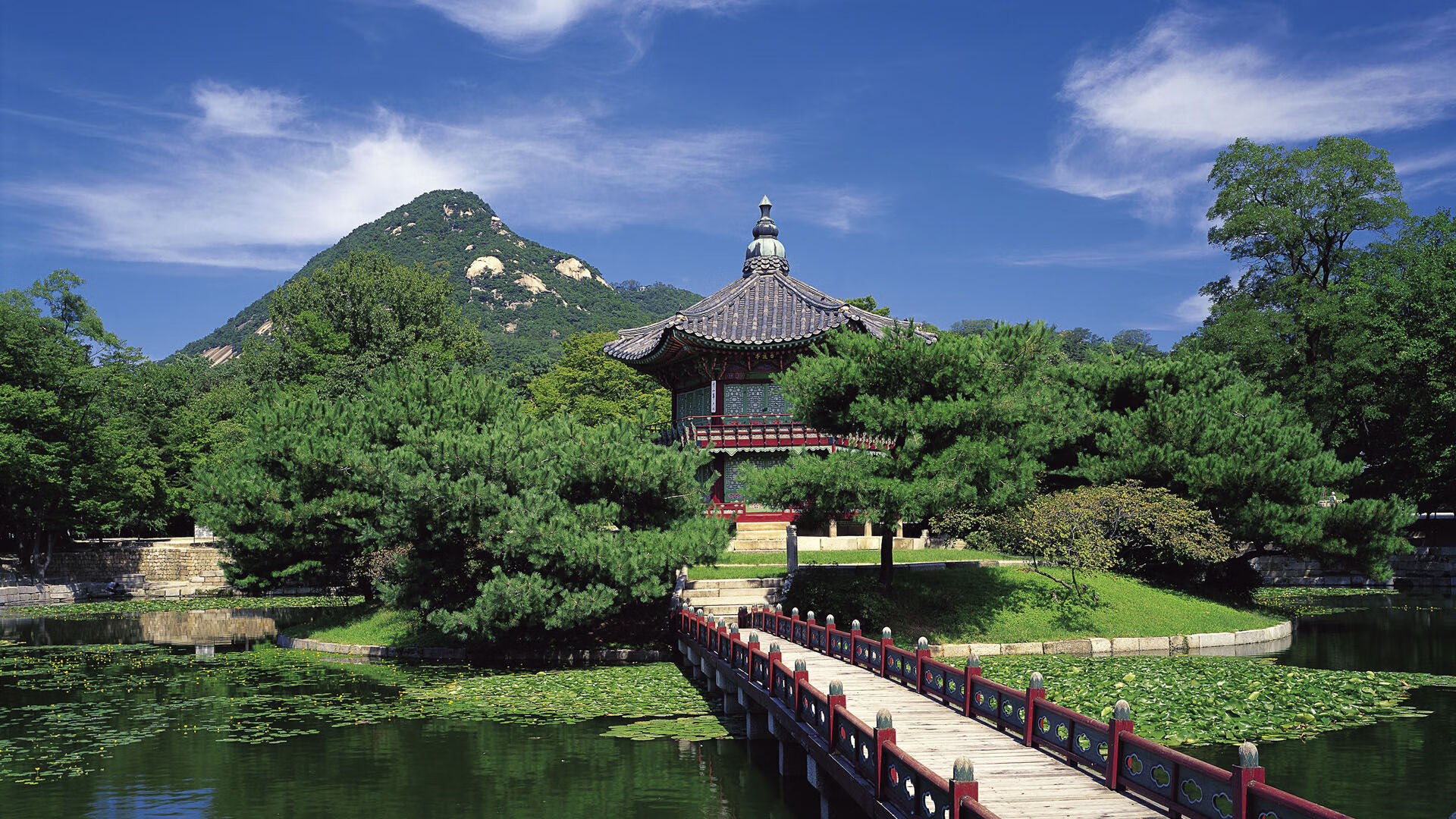 草根奇迹险些改写历史，波兰铁骑险胜泰国，卢卡库领袖气质决定2026世界杯E组关键战走向